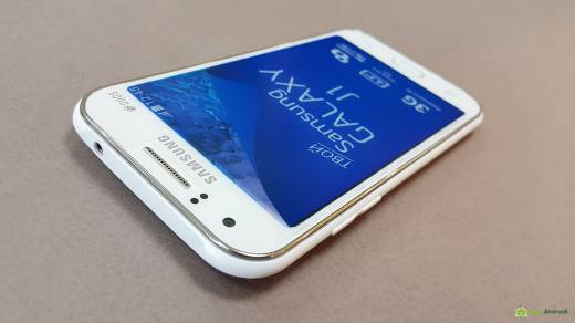 Samsung GALAXY J1 вид спереди сверху
